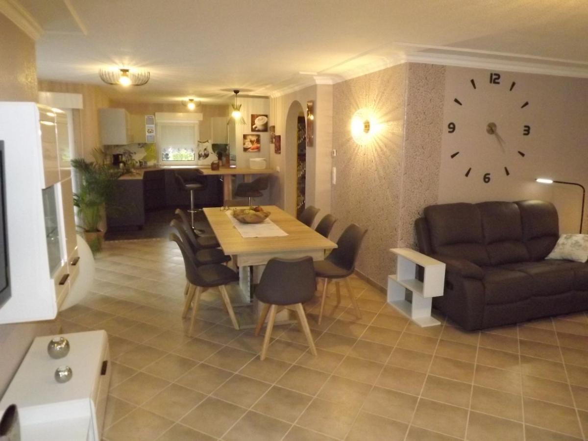Grosszuegige Ferienwohnung Am Waldesrand Im Seenland Lauta ภายนอก รูปภาพ