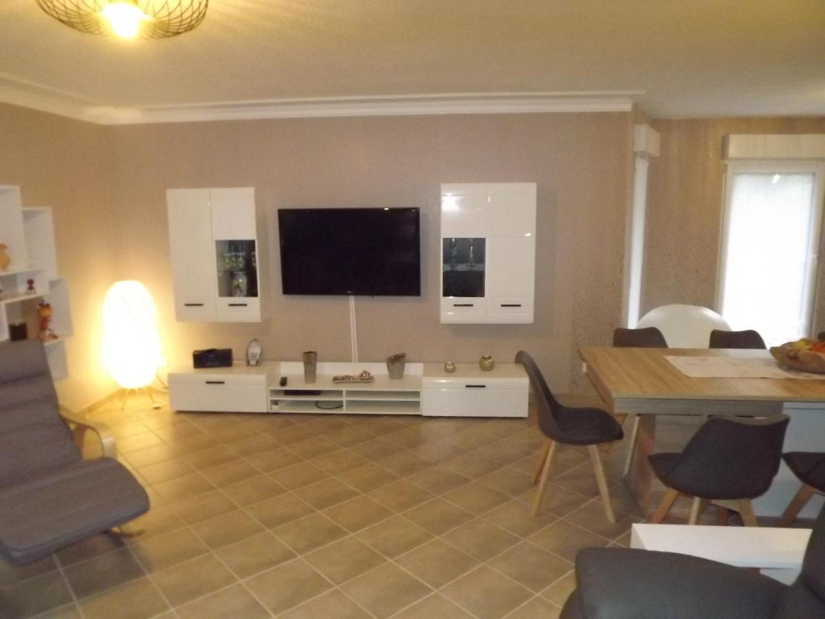 Grosszuegige Ferienwohnung Am Waldesrand Im Seenland Lauta ภายนอก รูปภาพ