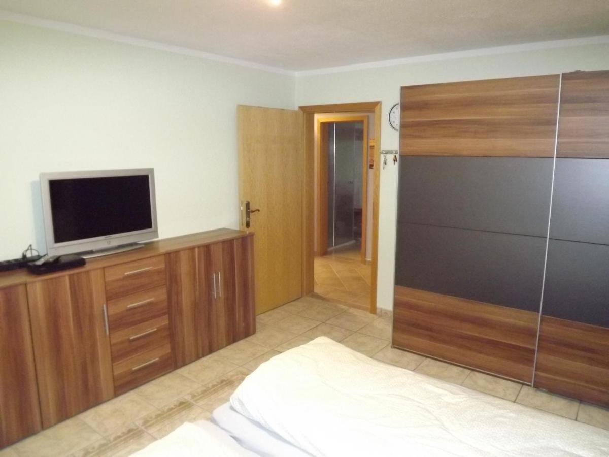 Grosszuegige Ferienwohnung Am Waldesrand Im Seenland Lauta ภายนอก รูปภาพ