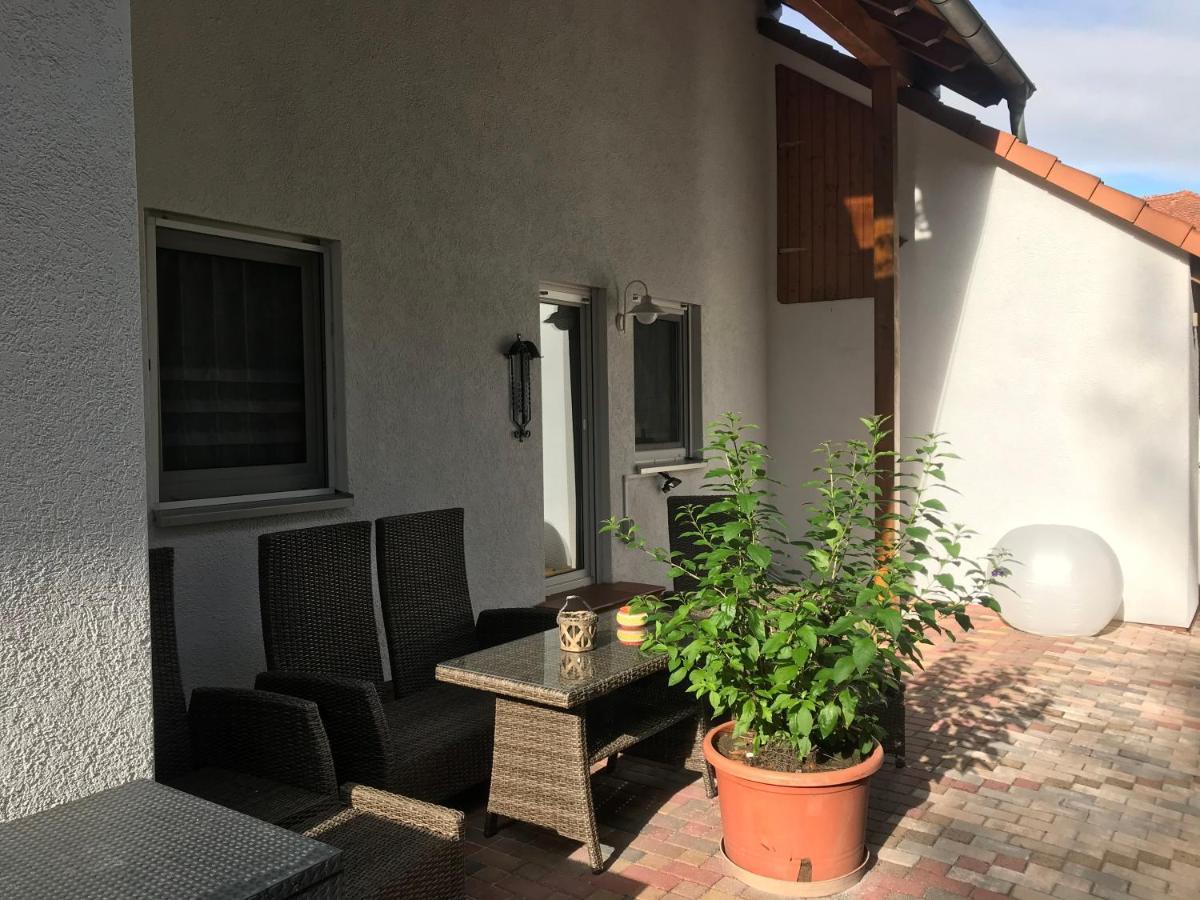 Grosszuegige Ferienwohnung Am Waldesrand Im Seenland Lauta ภายนอก รูปภาพ